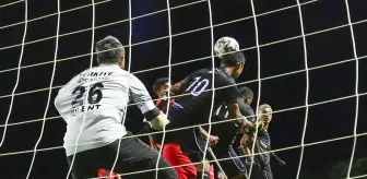 Ampute Futbol Milli Takımı, çeyrek final sevincini Bakan Kasapoğlu ile paylaştı