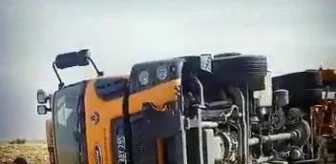 Asfalt yüklü kamyon devrildi: 1 yaralı