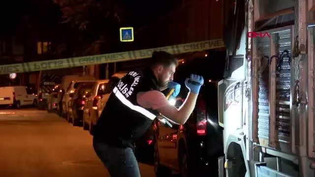 Park halindeki kamyonette bir kaç gün önce öldüğü belirlenen erkek cesedi bulundu Park halindeki kamyonette bir kaç gün önce öldüğü belirlenen erkek cesedi bulundu