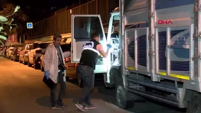Park halindeki kamyonette bir kaç gün önce öldüğü belirlenen erkek cesedi bulundu Park halindeki kamyonette bir kaç gün önce öldüğü belirlenen erkek cesedi bulundu