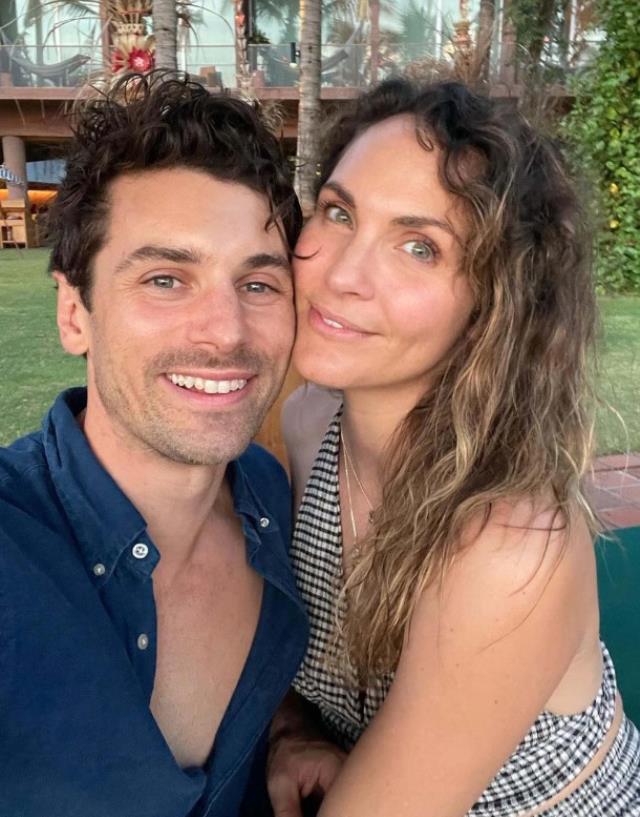 Televizyon yıldızı Laura Byrne, eski sevgilisinin bacağıyla ilişkiye girdiğini itiraf etti