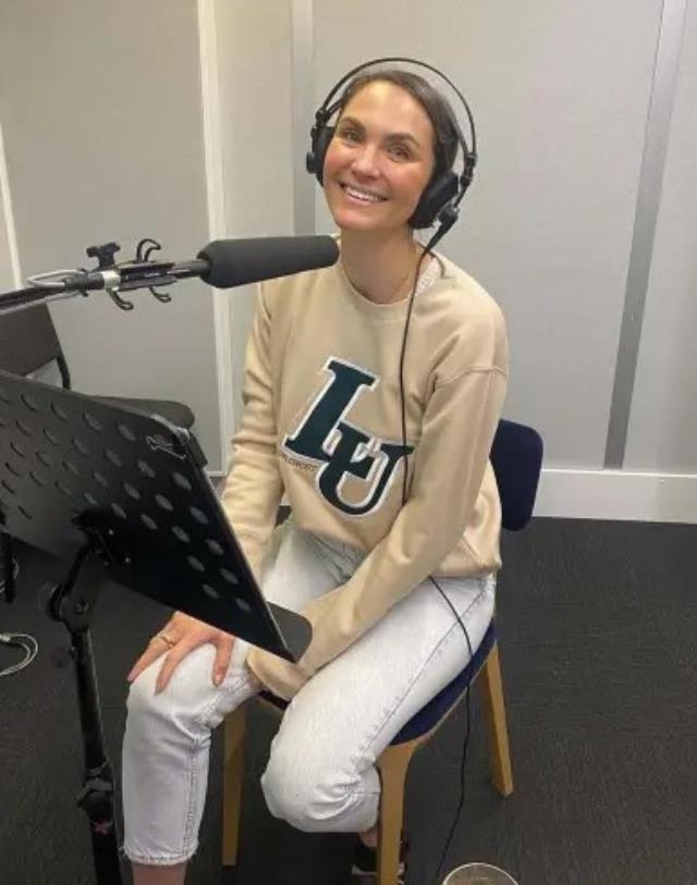 Televizyon yıldızı Laura Byrne, eski sevgilisinin bacağıyla ilişkiye girdiğini itiraf etti