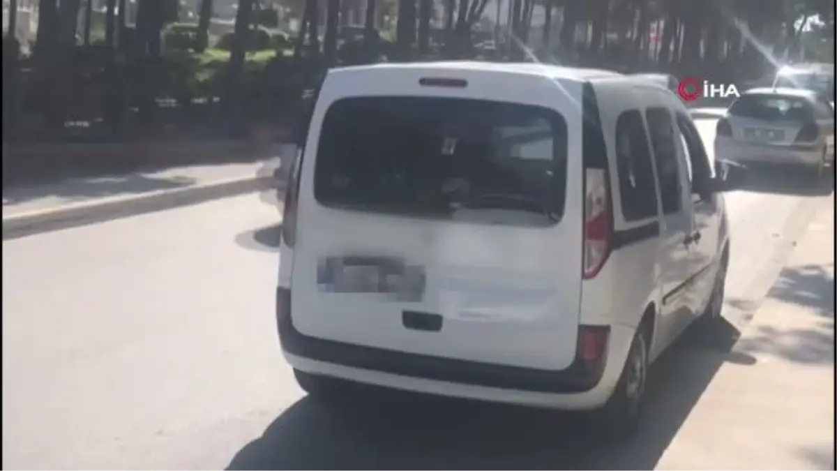 Ümraniye'de çakarlı araçla trafiğe çıkıp sosyal medyadan paylaşınca yakayı ele verdi