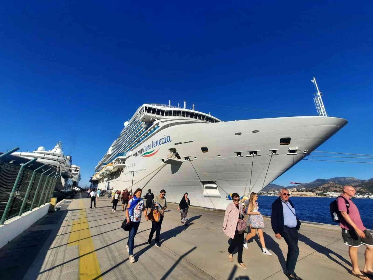 Muğla haber: Yolcu gemileri Bodrum'da can suyu oluyor