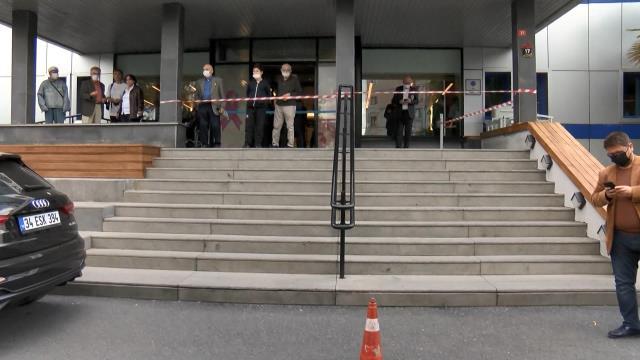 Ataşehir'de tepki çeken görüntülerin kaydedildiği hastanenin kapısına şerit çekildi