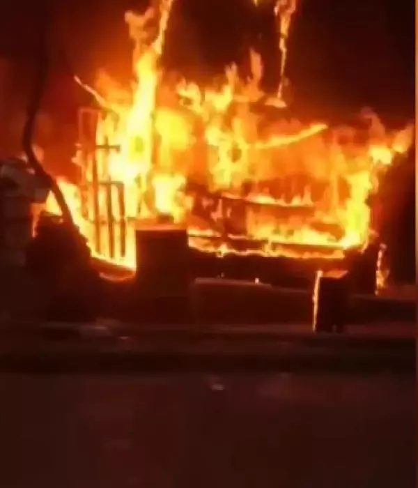 Bağcılar'da tartıştığı kişinin evini yaktı; o anlar kamerada