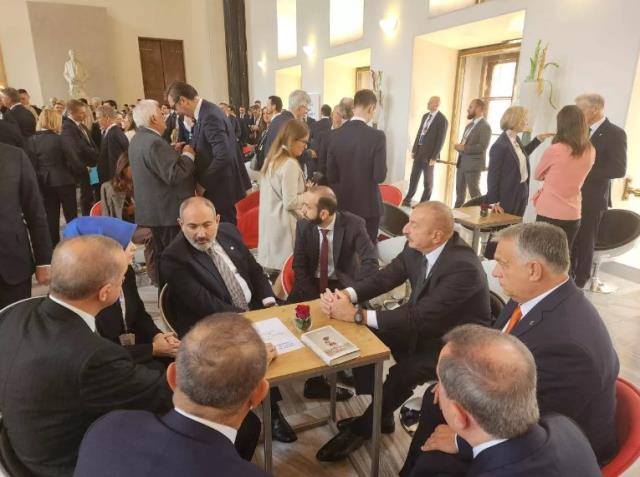 Çekya'da tarihi anlar! Cumhurbaşkanı Erdoğan, Aliyev ve Paşinyan'ı bir araya getirdi