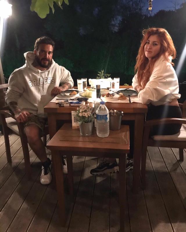 Cinsiyet değiştirme operasyonuyla gündemden düşmeyen Doğru Doğrusöz, yeni ilişkisini ilan etti Cinsiyet değiştirme operasyonuyla gündemden düşmeyen Doğru Doğrusöz, yeni ilişkisini ilan etti