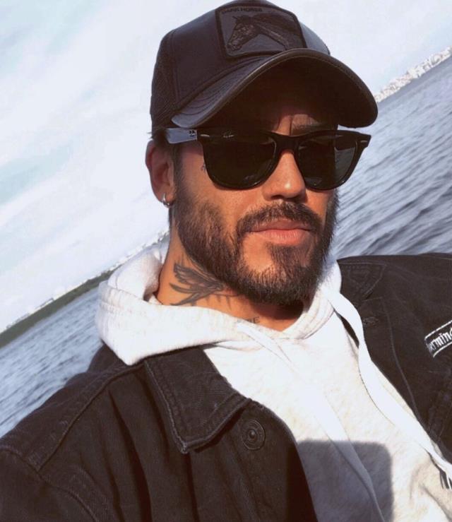 Cinsiyet değiştirme operasyonuyla gündemden düşmeyen Doğru Doğrusöz, yeni ilişkisini ilan etti Cinsiyet değiştirme operasyonuyla gündemden düşmeyen Doğru Doğrusöz, yeni ilişkisini ilan etti