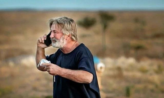 Film setindeki kazada ölen çalışanın ailesi anlaşmaya vardı! ABD'li aktör Alec Baldwin, setlere geri dönecek Film setindeki kazada ölen çalışanın ailesi anlaşmaya vardı! ABD'li aktör Alec Baldwin, setlere geri dönecek