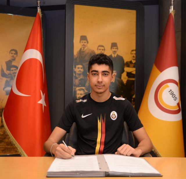 Gelecek sezonda da forma giyecek! Galatasaray, Kaan ile sözleşme yeniledi Gelecek sezonda da forma giyecek! Galatasaray, Kaan ile sözleşme yeniledi