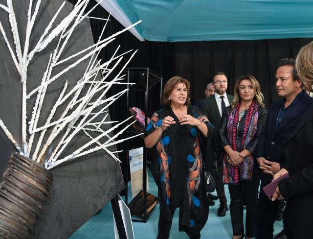 Herkes önünde fotoğraf çektiriyor! Bu aynanın gerçek hikayesini öğrenenler 'Yok artık' diyor