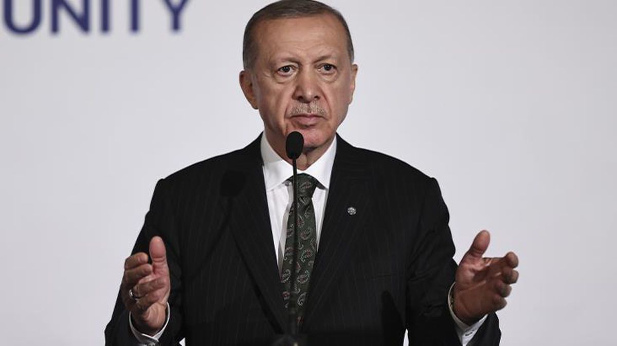Prag'da Cumhurbaşkanı Erdoğan'a açıkça soruldu: 'Bir gece ansızın gelebiliriz' mesajınızla Yunanistan'a saldırabiliriz mi diyorsunuz?
