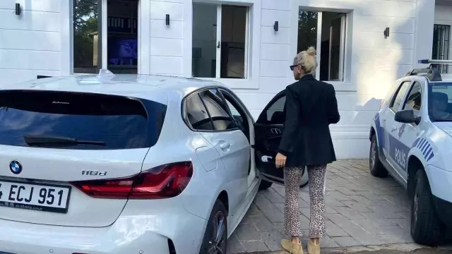 Şarkıcı Gülşen karakolda imza verdi