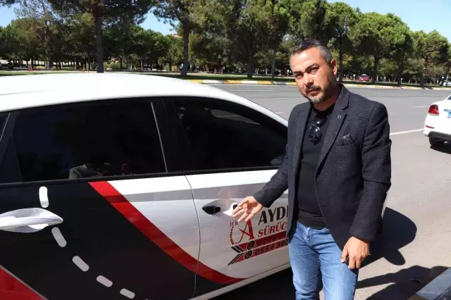 Akan trafikte yola yatan avukat, kendisine yardım etmek isteyen kadına dehşeti yaşattı