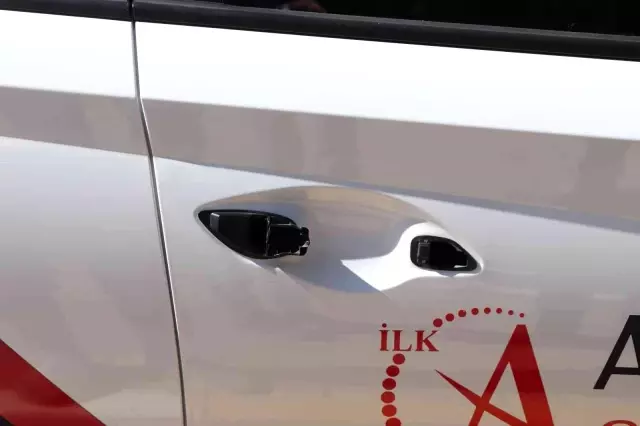 Akan trafikte yola yatan avukat, kendisine yardım etmek isteyen kadına dehşeti yaşattı