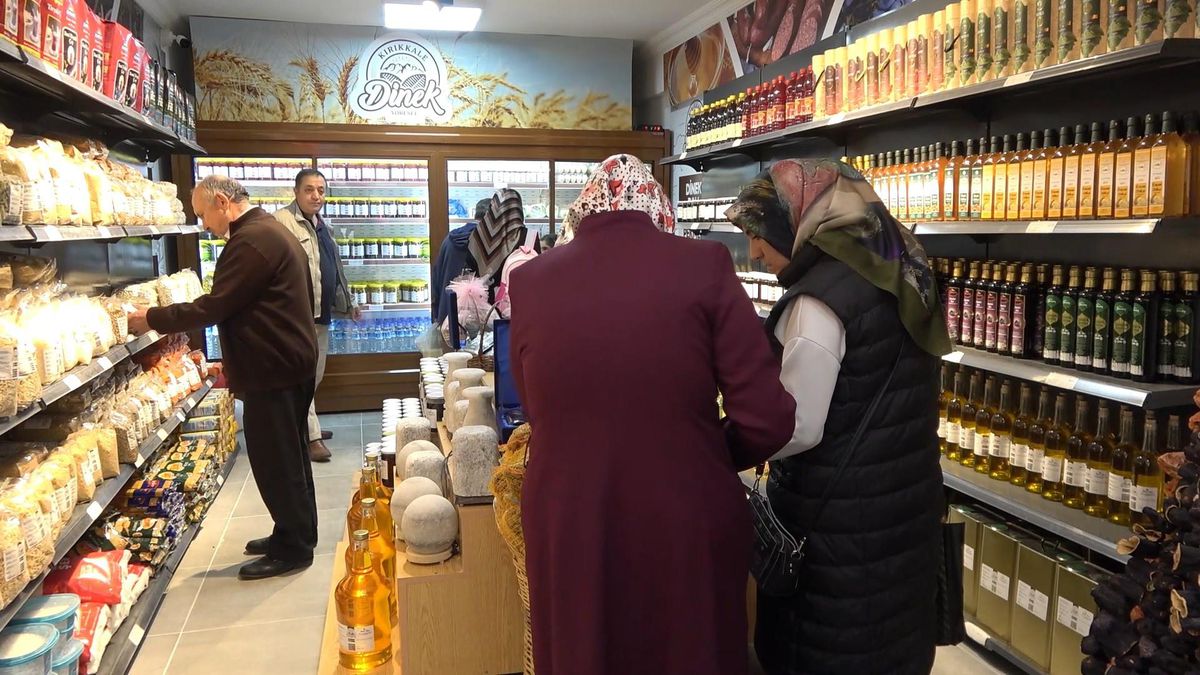 Çiftçilere valilik desteği: Ürünleri indirimli markete tüketiciye ulaşıyor