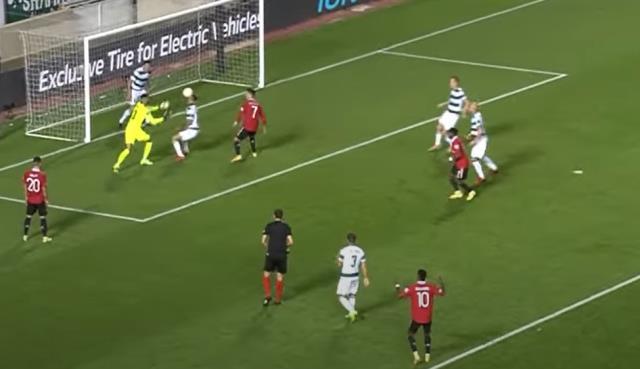 Futbolseverler acı çekiyor! Dünya, Ronaldo'nun Avrupa Ligi maçında yaptığını konuşuyor Futbolseverler acı çekiyor! Dünya, Ronaldo'nun Avrupa Ligi maçında yaptığını konuşuyor