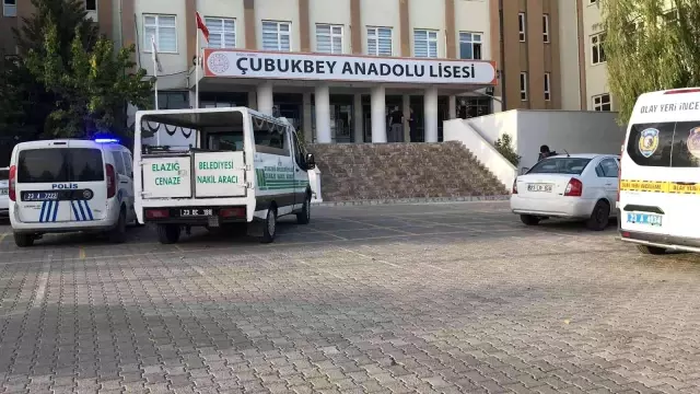 Lise hizmetlisinden haber alamayan öğretmenler, odasına girince korkunç manzarayla karşılaştı Lise hizmetlisinden haber alamayan öğretmenler, odasına girince korkunç manzarayla karşılaştı