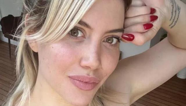 Wanda Nara'dan canlı yayında ortalığı kaskatı kestiren cinsel taciz itirafı! Reji bile kalakaldı Wanda Nara'dan canlı yayında ortalığı kaskatı kestiren cinsel taciz itirafı! Reji bile kalakaldı