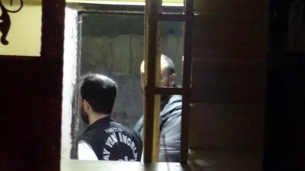 Ayrıldığı eşini, çocuğunun gözü önünde vurdu Ayrıldığı eşini, çocuğunun gözü önünde vurdu