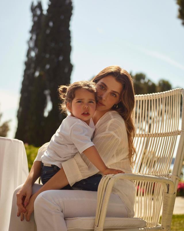 Hande Erçel, kanser tedavisi göre 2,5 yeğeni hakkında konuştu: Tedavi güzel gidiyor Hande Erçel, kanser tedavisi göre 2,5 yeğeni hakkında konuştu: Tedavi güzel gidiyor