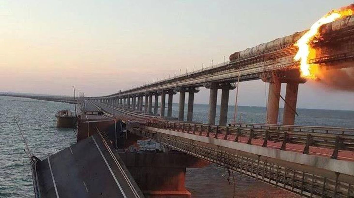 Kırım'ı Rusya'ya bağlayan köprünün havaya uçurulduğu anlar kamerada