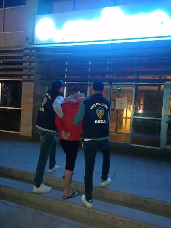 Kız yurdu önünde uygunsuz hareketler yapan şüpheli yakalandı (2) Kız yurdu önünde uygunsuz hareketler yapan şüpheli yakalandı (2)