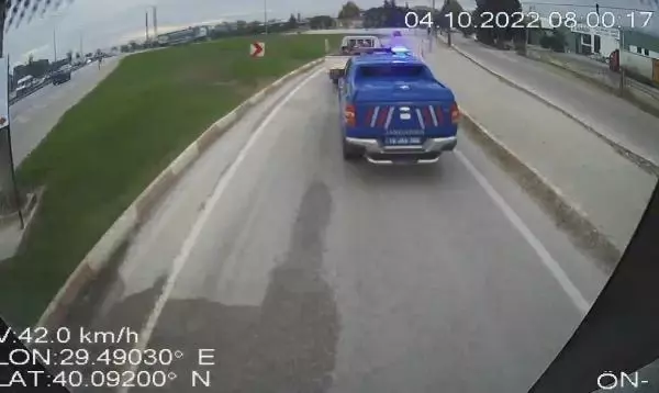 Minibüste fenalaşan öğrenciyi şoför hastaneye yetiştirdi! O anlar saniye saniye kaydedildi