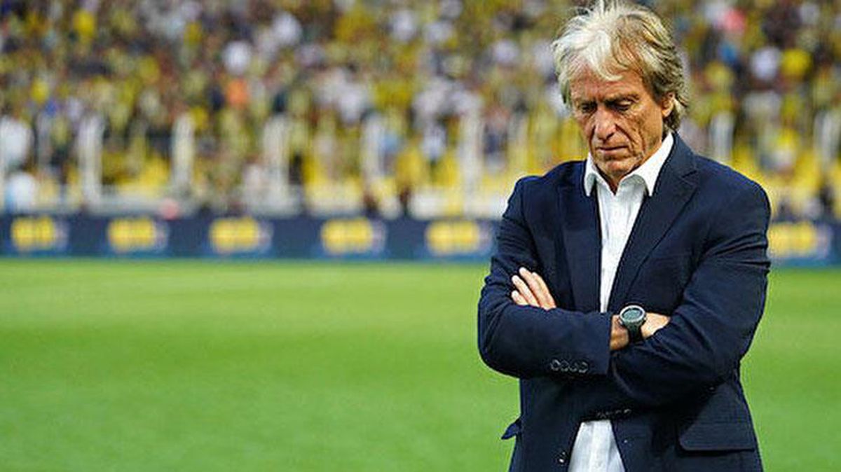 Takımı başına toplayan Jorge Jesus, şampiyonluk yolunda futbolculara en kritik uyarıyı yaptı