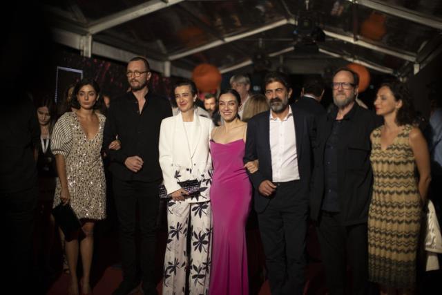 Antalya Altın Portakal Film Festivali'nde ödüller sahiplerini buldu! En iyi film ödülü Karanlık Gece'nin oldu Antalya Altın Portakal Film Festivali'nde ödüller sahiplerini buldu! En iyi film ödülü Karanlık Gece'nin oldu