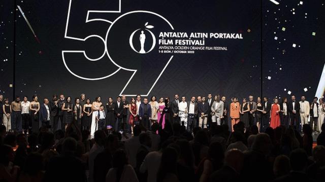 Antalya Altın Portakal Film Festivali'nde ödüller sahiplerini buldu! En iyi film ödülü Karanlık Gece'nin oldu Antalya Altın Portakal Film Festivali'nde ödüller sahiplerini buldu! En iyi film ödülü Karanlık Gece'nin oldu
