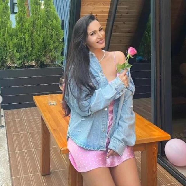 Çarkıfelek'in güzeller güzeli hostesiydi! Emel Özkızıltaş estetikle bambaşka biri oldu Çarkıfelek'in güzeller güzeli hostesiydi! Emel Özkızıltaş estetikle bambaşka biri oldu