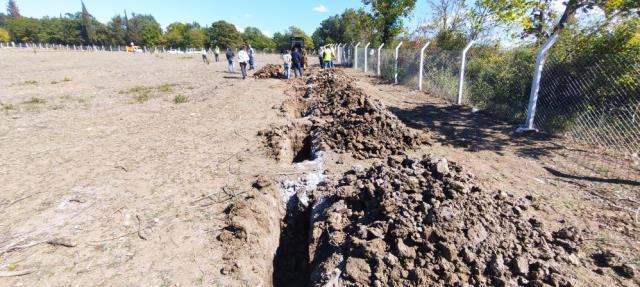 Mezarlık maden sahasında kalınca toprağı kazıp kemikleri tek tek yeni mezarlığa taşıdılar Mezarlık maden sahasında kalınca toprağı kazıp kemikleri tek tek yeni mezarlığa taşıdılar