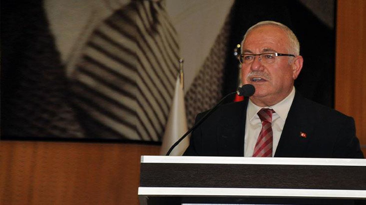 Öğrencilere 'Gece üniversitede vampir var' diye uyarıda bulunan Rektör, istifa etti