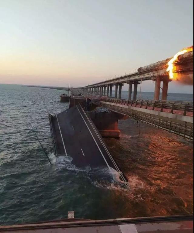 Putin, Kırım Köprüsü'ne saldırıyla ilgili suçluyu buldu: Ukrayna istihbarat servisinin işi Putin, Kırım Köprüsü'ne saldırıyla ilgili suçluyu buldu: Ukrayna istihbarat servisinin işi