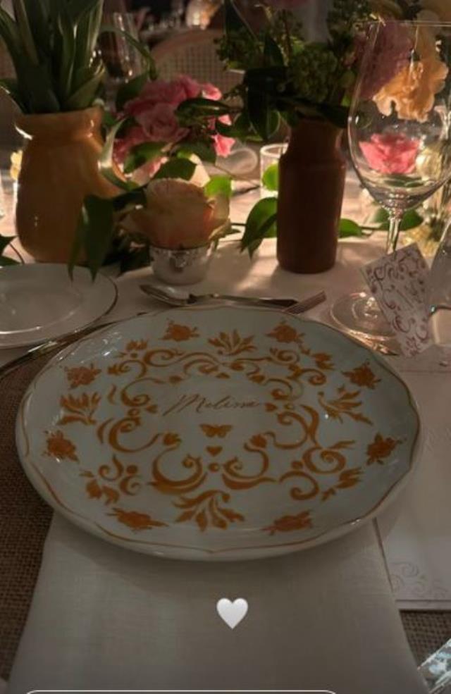 Sibel Can'ın oğlunun düğünündeki tabak detayı olay oldu: İlk defa böyle bir jest gördüm Sibel Can'ın oğlunun düğünündeki tabak detayı olay oldu: İlk defa böyle bir jest gördüm