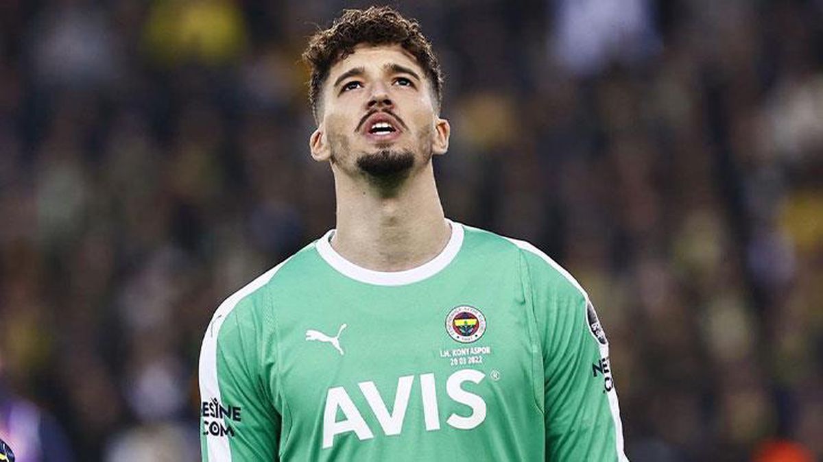 Son dakikalarda gelen zafer Fenerbahçelilerin içini soğutmadı! Altay Bayındır'a tepkiler çığ gibi