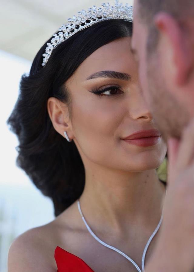 AVM'nin terasından düşüp ölen kız, olaydan saniyeler önce telefonuna bakmış