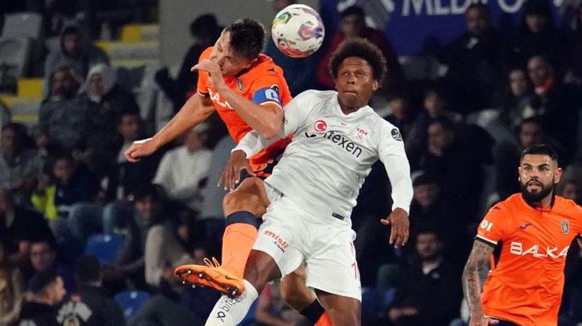 Başakşehir'e evinde soğuk duş! Sivasspor ilki yaşattı