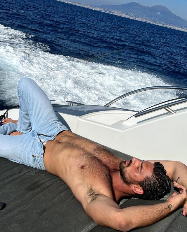 Dünyaca ünlü oyuncu Michele Morrone, İstanbul'da 30 bin TL hesap ödedi Dünyaca ünlü oyuncu Michele Morrone, İstanbul'da 30 bin TL hesap ödedi