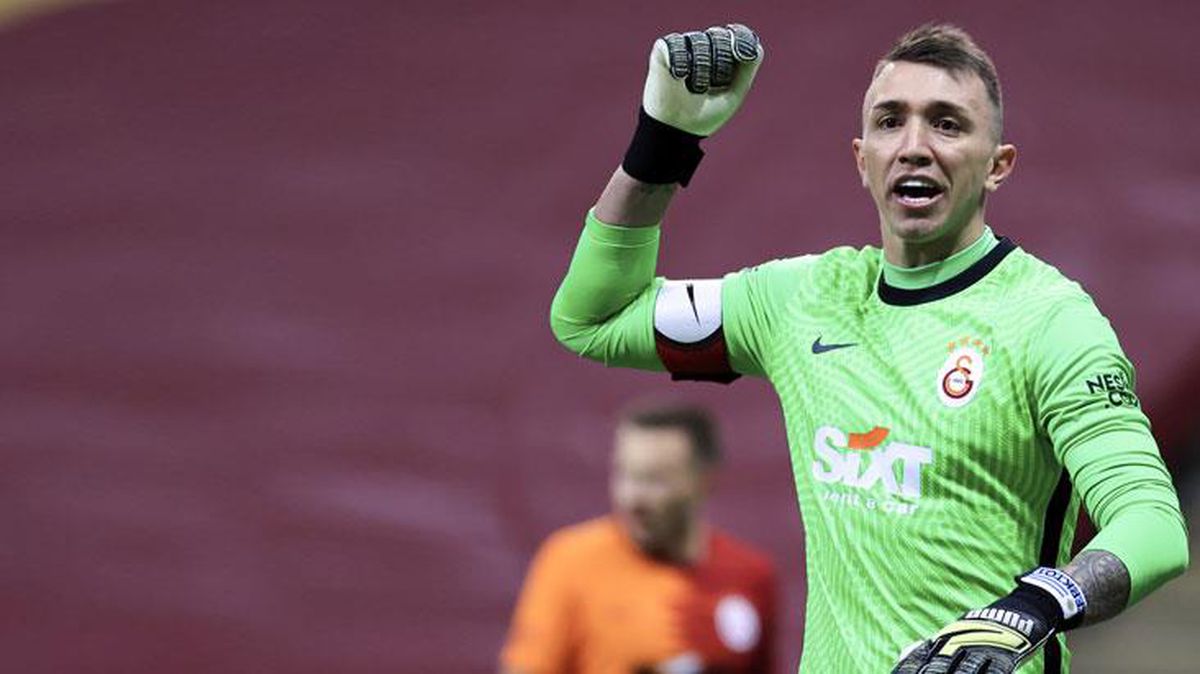 Muslera, Galatasaray'dan sonra gideceği adresi işaret etti: Futbolu başladığım yerde bitirmek isterim