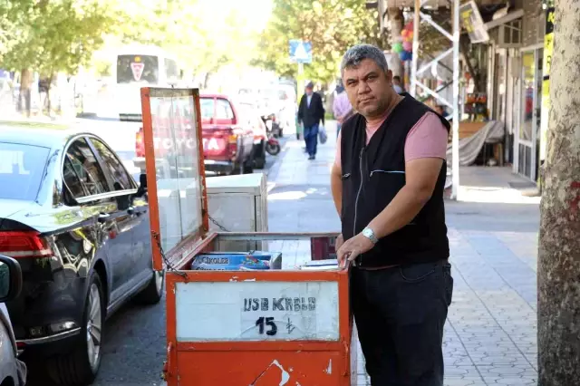 Eşine az rastlanır! Gözleri doğuştan 3 renk