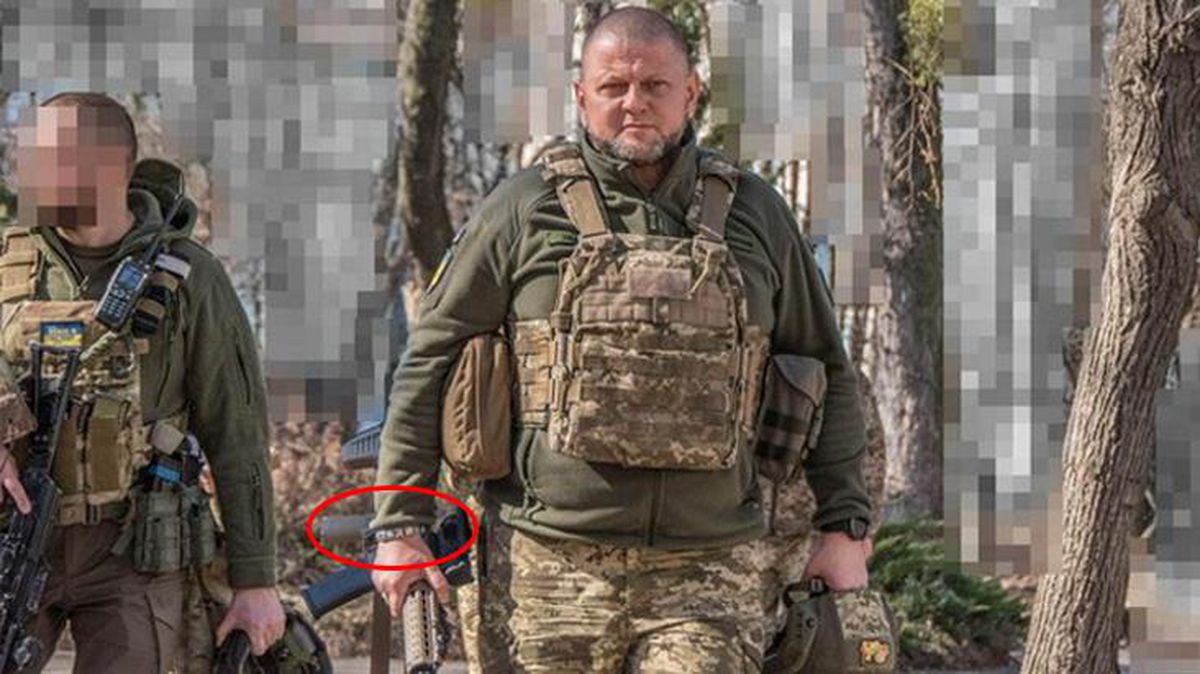 Ukrayna Genelkurmay Başkanı Zaluzni'nin bilekliğindeki nazi gamalı haç sembolü ortalığı karıştırdı