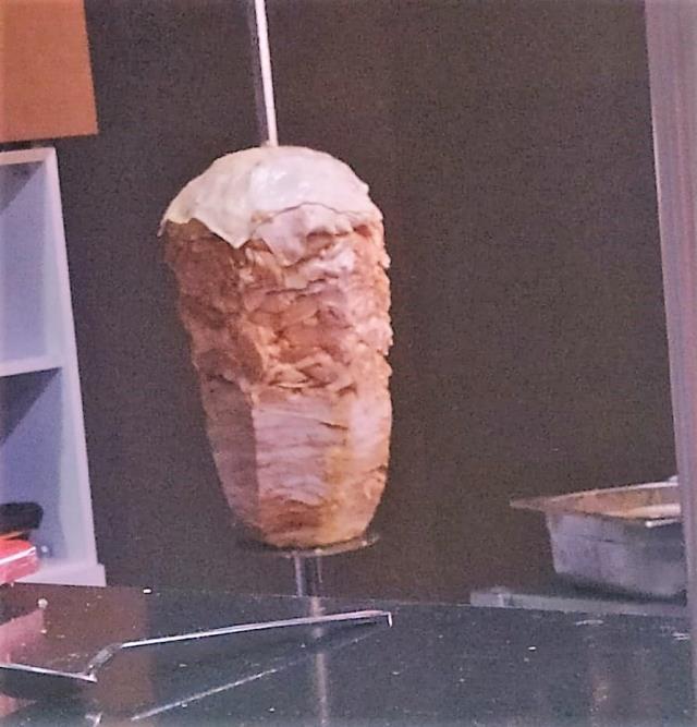Ünlü döner zincirinin şefi, tarihi geçmiş eti satmadı diye kör edildi
