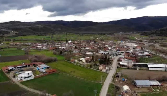 Şifa arayanlar bu sudan içmek için Kestelek köyüne gidiyor Şifa arayanlar bu sudan içmek için Kestelek köyüne gidiyor