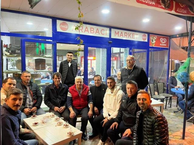 Fenerbahçeli Milli futbolcu İsmail Yüksek'i kahvehanede gören vatandaşlar büyük şaşkınlık yaşadı Fenerbahçeli Milli futbolcu İsmail Yüksek'i kahvehanede gören vatandaşlar büyük şaşkınlık yaşadı