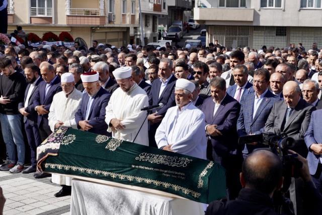 İmamoğlu, sık sık karşı karşıya geldiği Tevfik Göksu'yu acı gününde yalnız bırakmadı İmamoğlu, sık sık karşı karşıya geldiği Tevfik Göksu'yu acı gününde yalnız bırakmadı