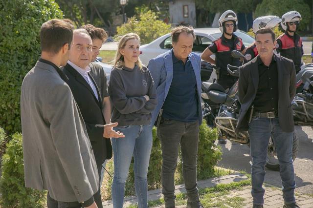 Arka Sokaklar'ın afişi yayınlandı! Sevilen oyuncuyu göremeyen izleyicinin morali yerle bir oldu Arka Sokaklar'ın afişi yayınlandı! Sevilen oyuncuyu göremeyen izleyicinin morali yerle bir oldu