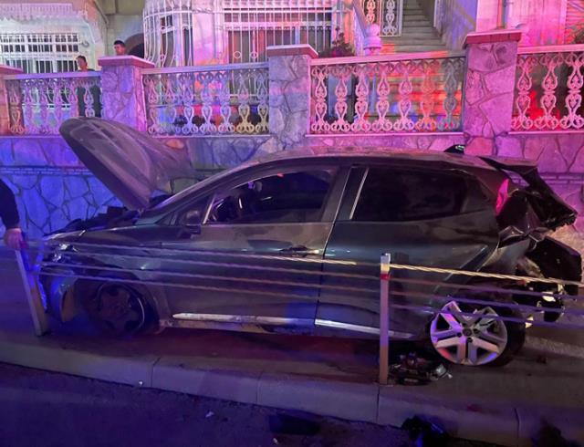 İstanbul'da otomobilin çarptığı araçtaki 3 hakem yaralandı İstanbul'da otomobilin çarptığı araçtaki 3 hakem yaralandı